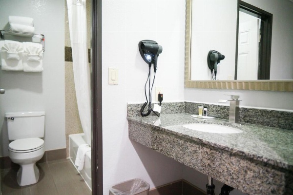Days Inn by Wyndham West Covina image 33